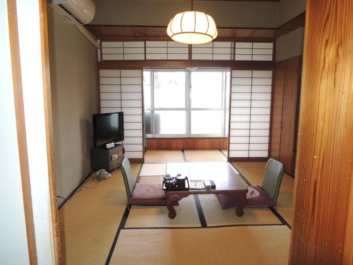 Shimaya Yamanouchi  Rum bild